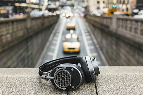 MASTER & DYNAMIC MH40 Over-Ear Headphones with Wire - Noise Isolating with Mic Recording Studio Headphones with Superior Sound
